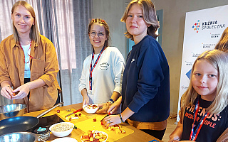 Kulinarne warsztaty młodzieży z trzech krajów. Połączyło ich wspólne gotowanie